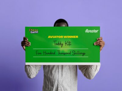 Aviator winner hides face as he receives KSH500,000 Cheque from Chezagame