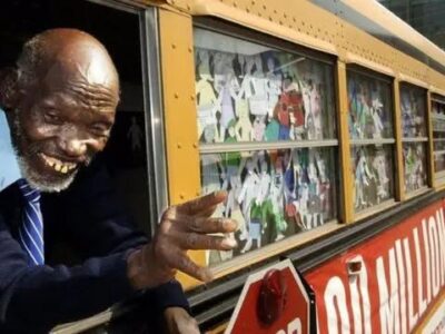 Kimani Ng’ang’a Maruge,oldest student in Kenya